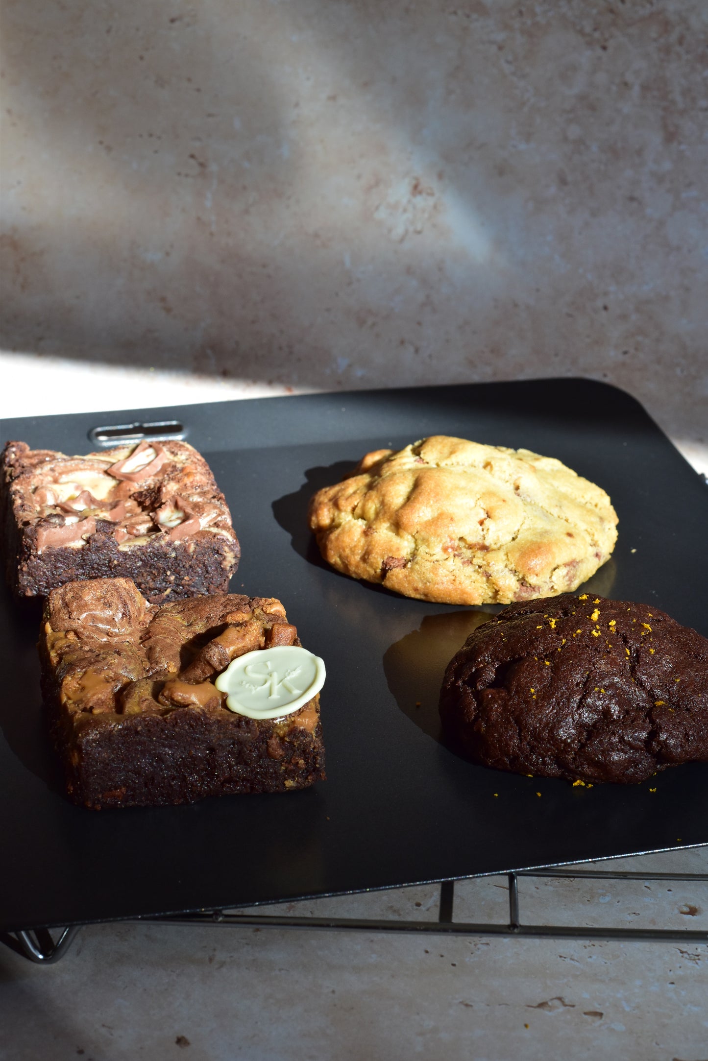 **Postal Box** - The Best of All - 2 Cookies, 2 Brownies