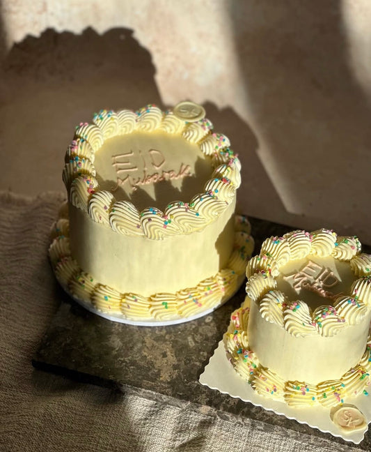 Eid Cake: Simple Border & Message, Edible flowers